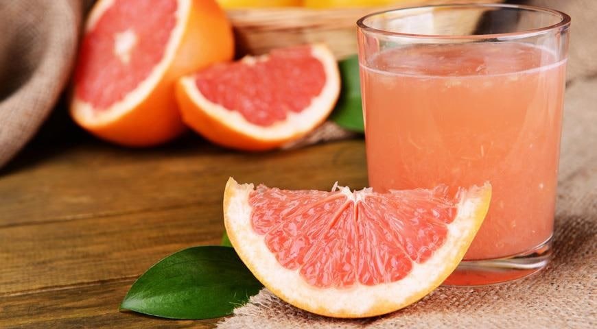 Sok z czerwonych grejpfrutów wygładza skórę